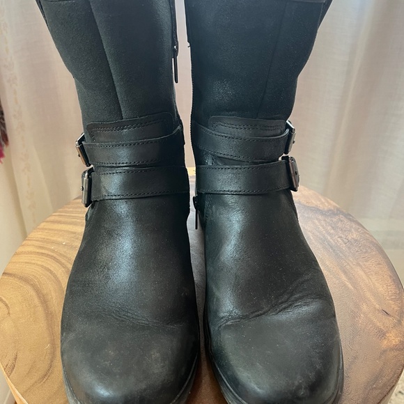 UGG cool black leather waterproof boots -  loved with love to give! - Picture 2 of 6